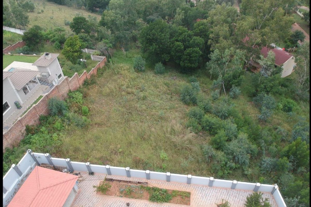Large 1792m2 Vacant Stand in Waterkloof Heights - Photo 3
