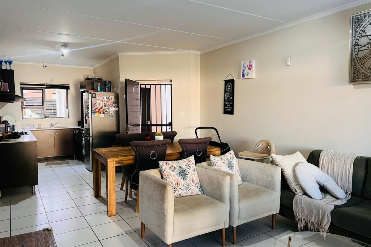 3 Bedroom, 2 Bathroom Garden Unit for Sale  - Photo 2