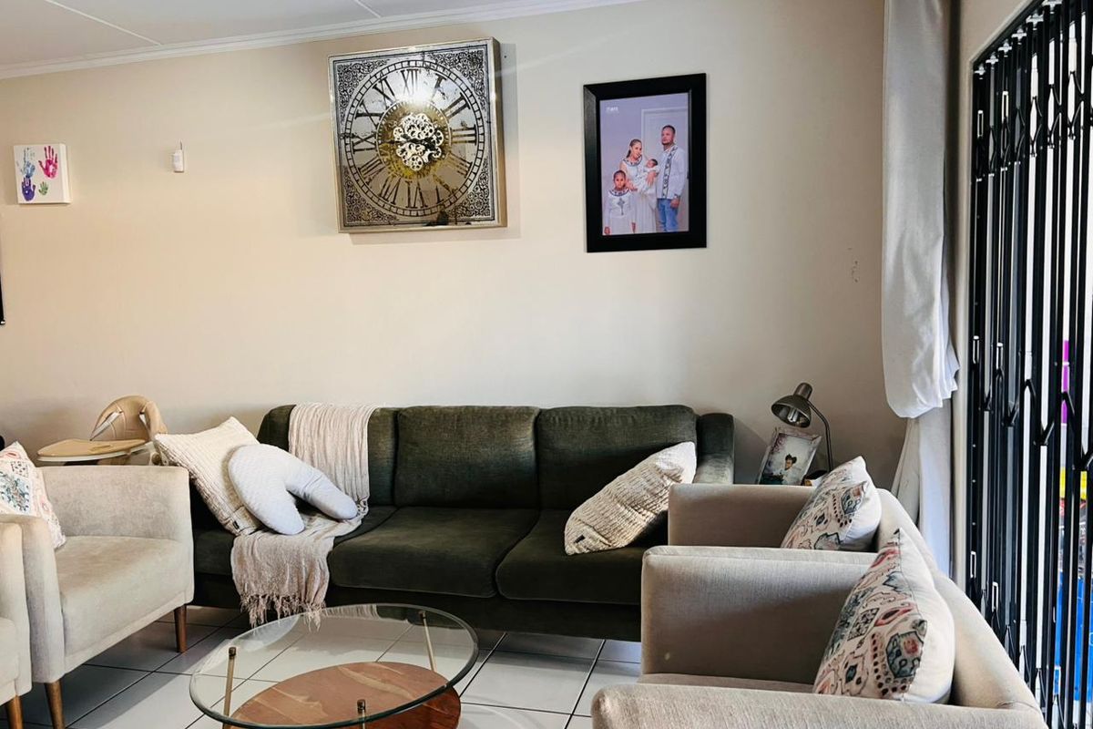 3 Bedroom, 2 Bathroom Garden Unit for Sale  - Photo 5