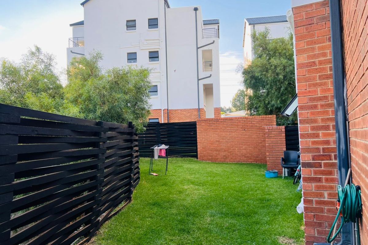 3 Bedroom, 2 Bathroom Garden Unit for Sale  - Photo 2