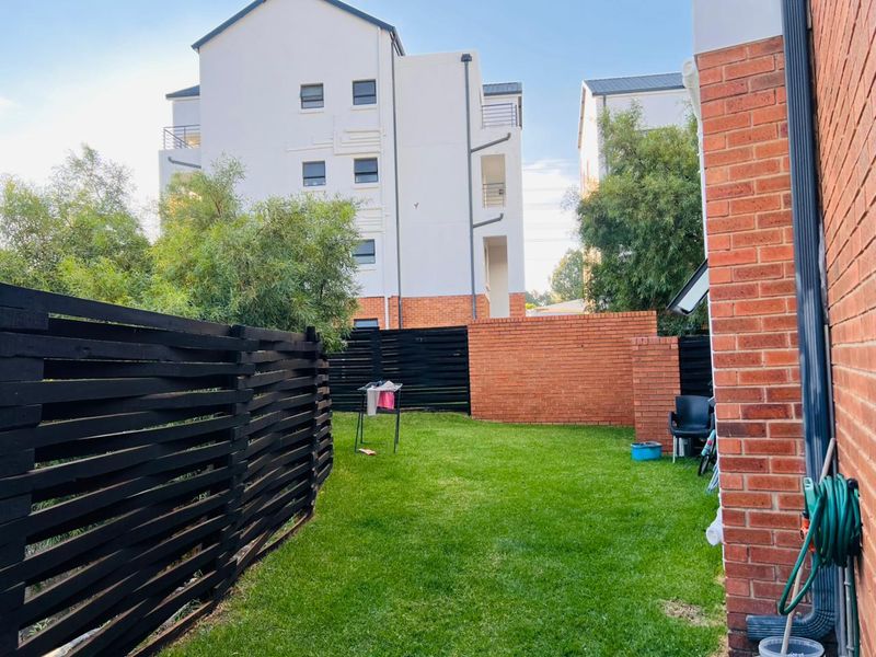 3 Bedroom, 2 Bathroom Garden Unit for Sale  - Photo 2