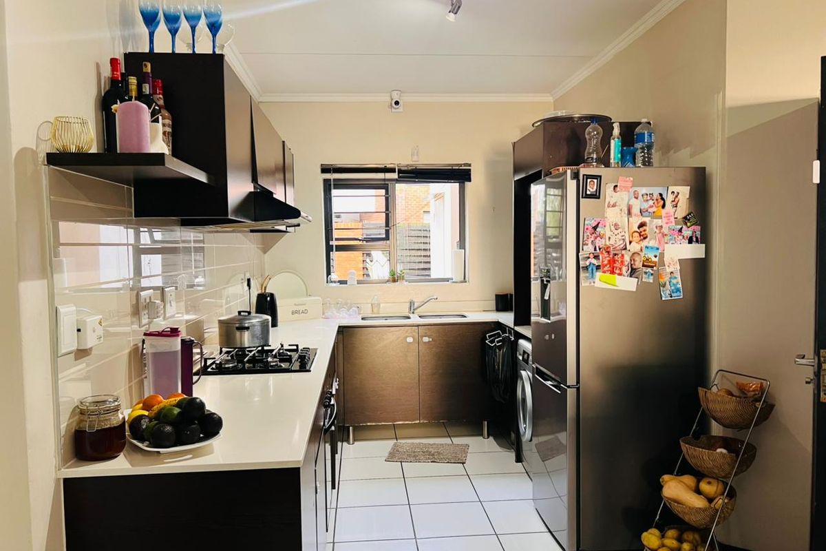 3 Bedroom, 2 Bathroom Garden Unit for Sale  - Photo 4