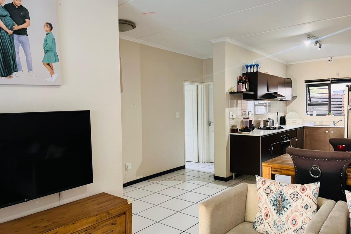 3 Bedroom, 2 Bathroom Garden Unit for Sale  - Photo 4