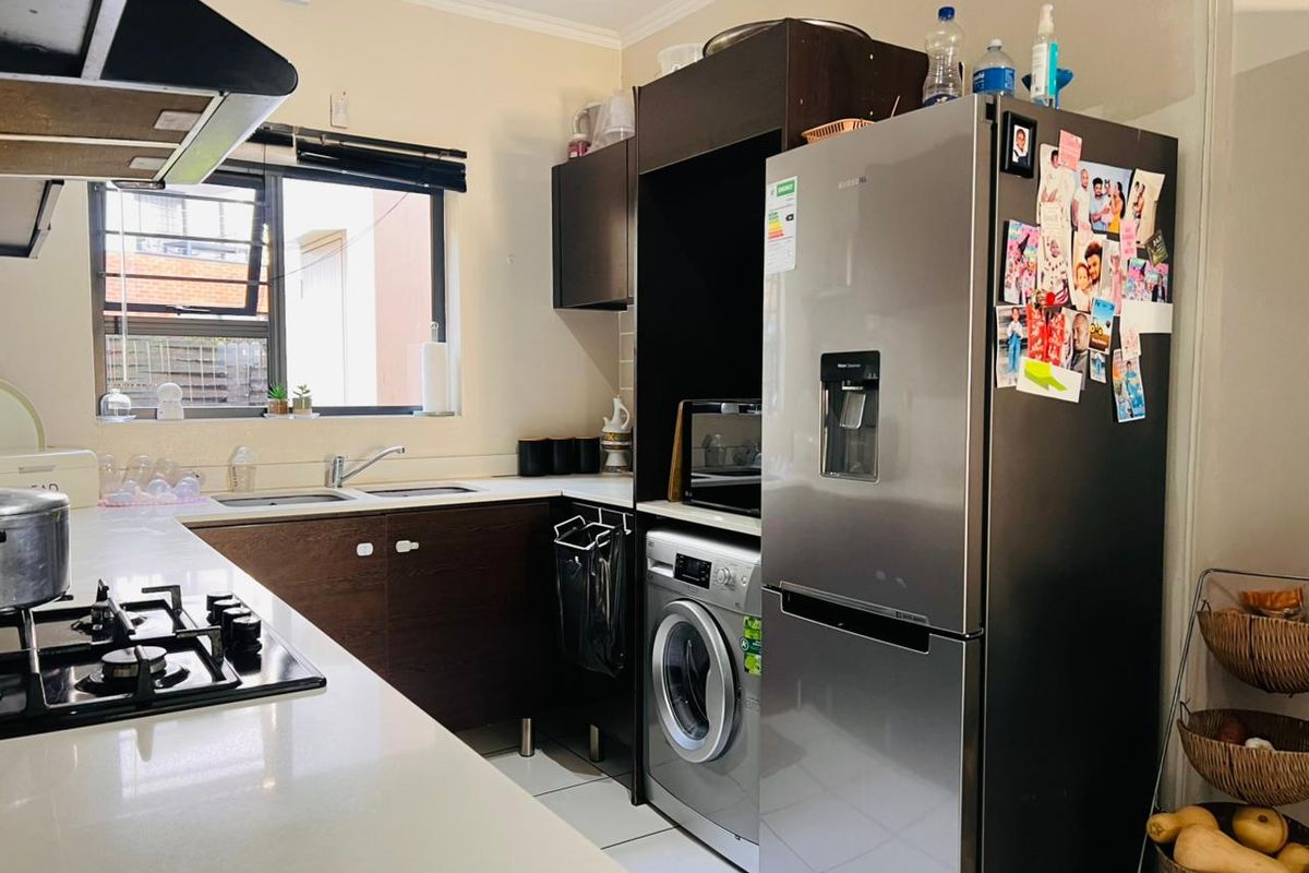 3 Bedroom, 2 Bathroom Garden Unit for Sale  - Photo 5