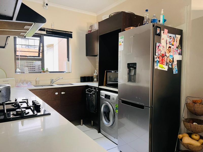3 Bedroom, 2 Bathroom Garden Unit for Sale  - Photo 4
