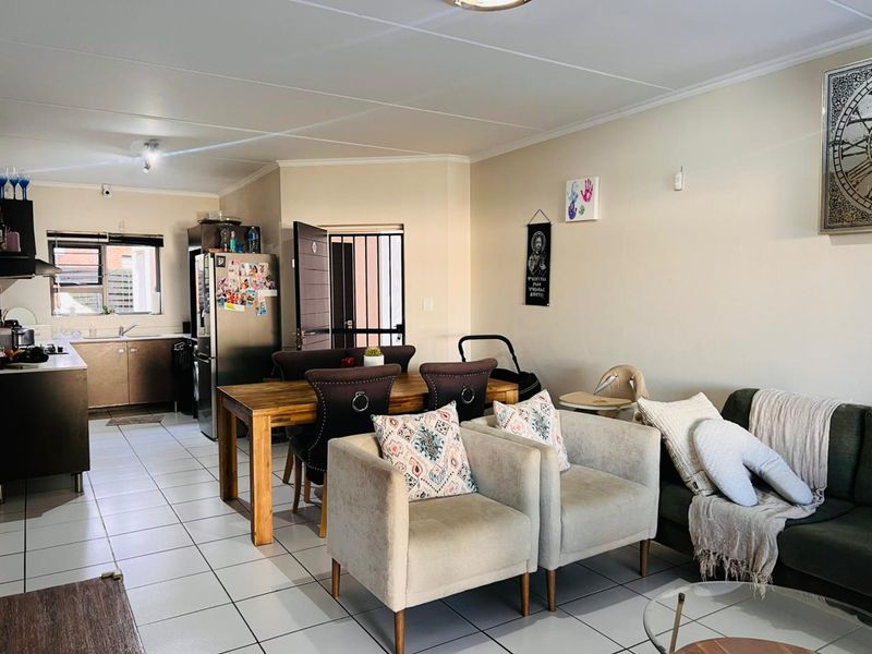 3 Bedroom, 2 Bathroom Garden Unit for Sale  - Photo 10