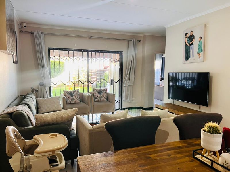 3 Bedroom, 2 Bathroom Garden Unit for Sale  - Photo 9