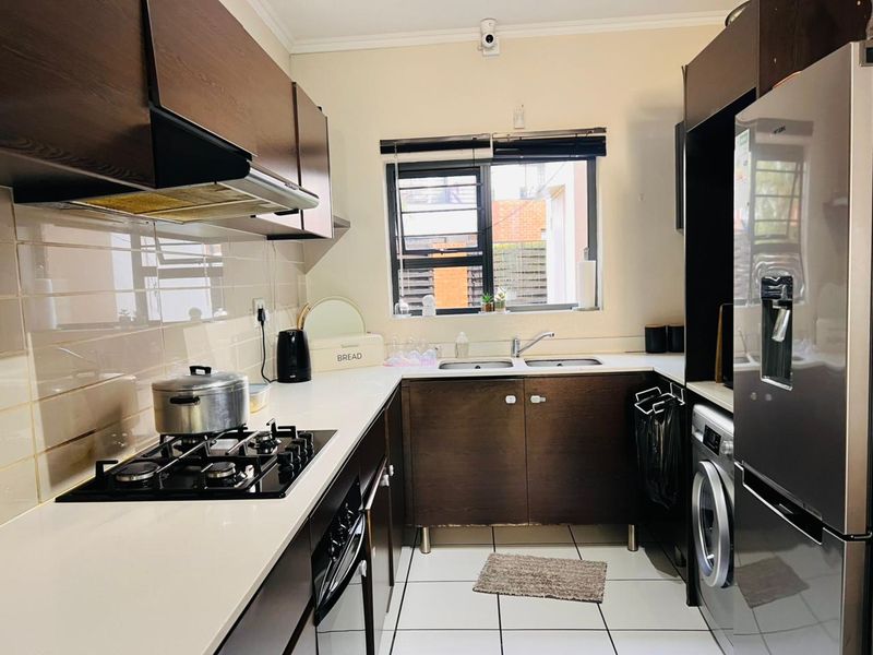3 Bedroom, 2 Bathroom Garden Unit for Sale  - Photo 6