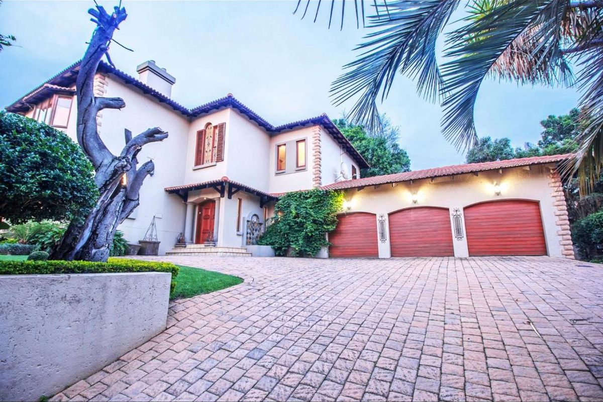 Exclusive 5-Bedroom Residence with Business Rights in Woodhill Golf Estate - Photo 2