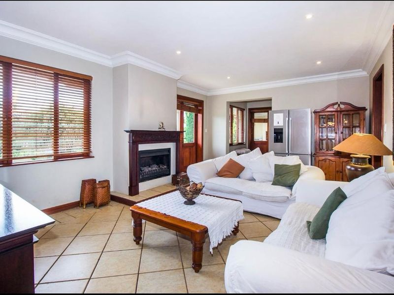 Exclusive 5-Bedroom Residence with Business Rights in Woodhill Golf Estate - Photo 8