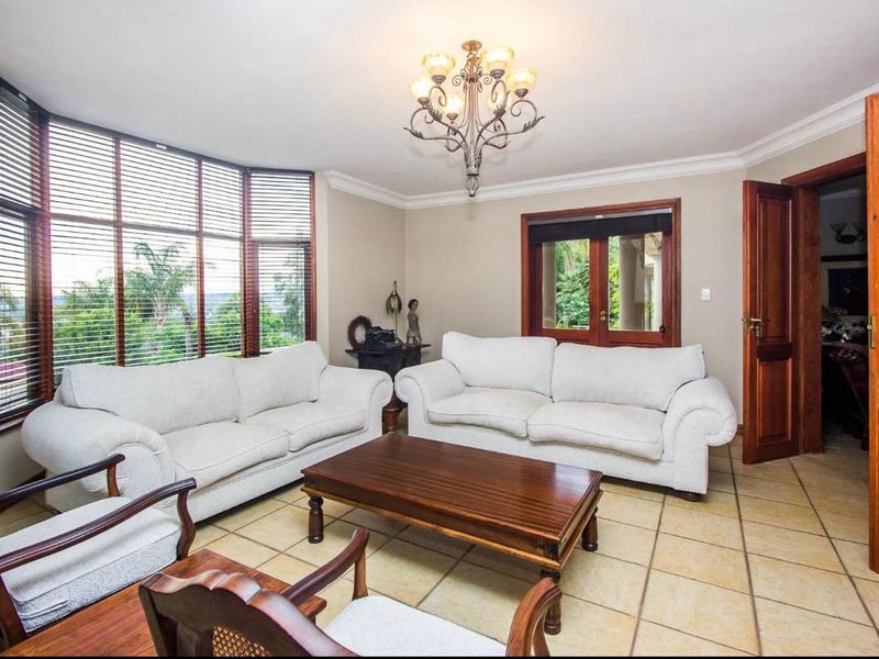 Exclusive 5-Bedroom Residence with Business Rights in Woodhill Golf Estate - Photo 6