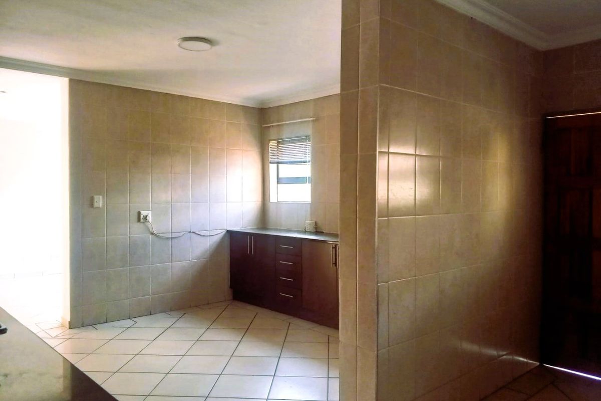 Experience refined estate living in the prestigious Valley View Estate, a tranquil and family-orientated neighbourhood designed for comfort, security, and an exceptional lifestyle. - Photo 4