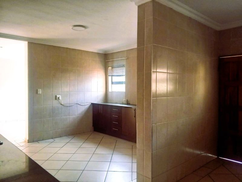 Experience refined estate living in the prestigious Valley View Estate, a tranquil and family-orientated neighbourhood designed for comfort, security, and an exceptional lifestyle. - Photo 4