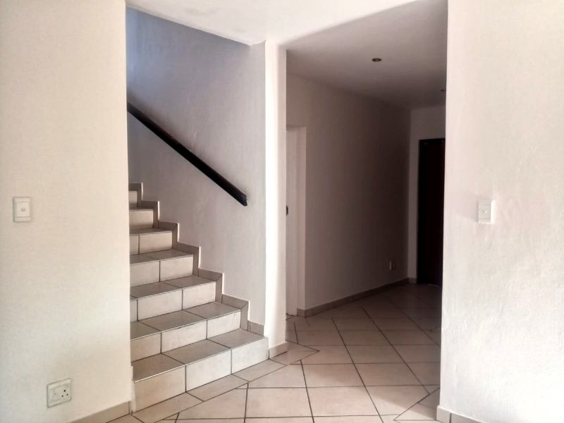 Experience refined estate living in the prestigious Valley View Estate, a tranquil and family-orientated neighbourhood designed for comfort, security, and an exceptional lifestyle. - Photo 5