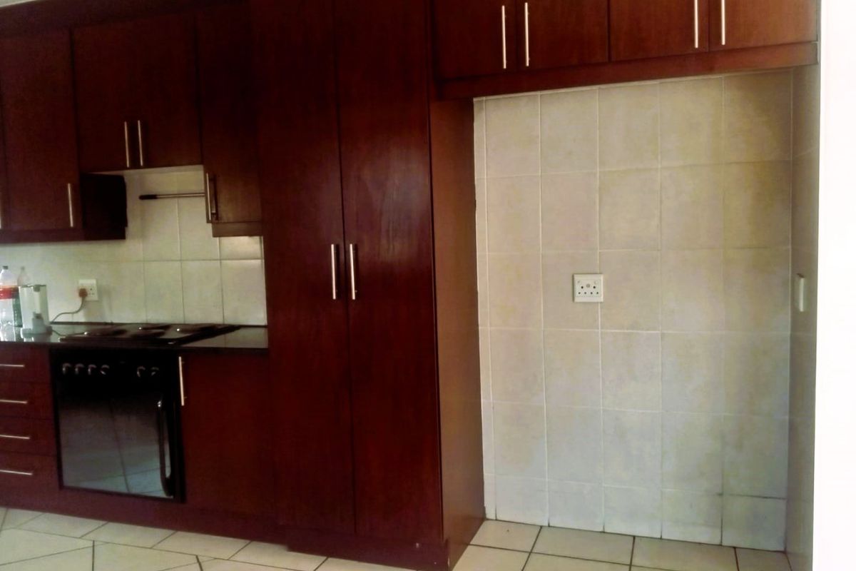 Experience refined estate living in the prestigious Valley View Estate, a tranquil and family-orientated neighbourhood designed for comfort, security, and an exceptional lifestyle. - Photo 3