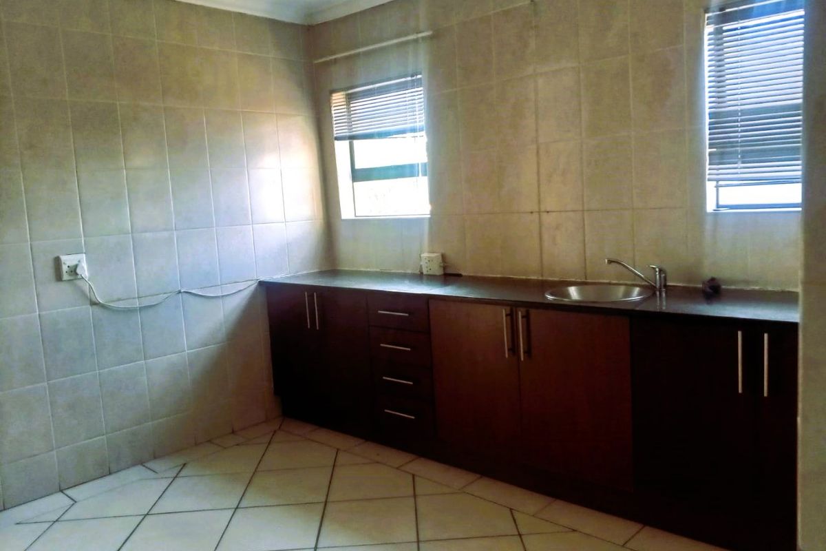 Experience refined estate living in the prestigious Valley View Estate, a tranquil and family-orientated neighbourhood designed for comfort, security, and an exceptional lifestyle. - Photo 2