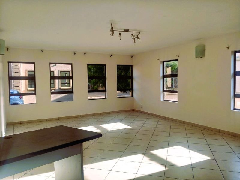 Experience refined estate living in the prestigious Valley View Estate, a tranquil and family-orientated neighbourhood designed for comfort, security, and an exceptional lifestyle. - Photo 6