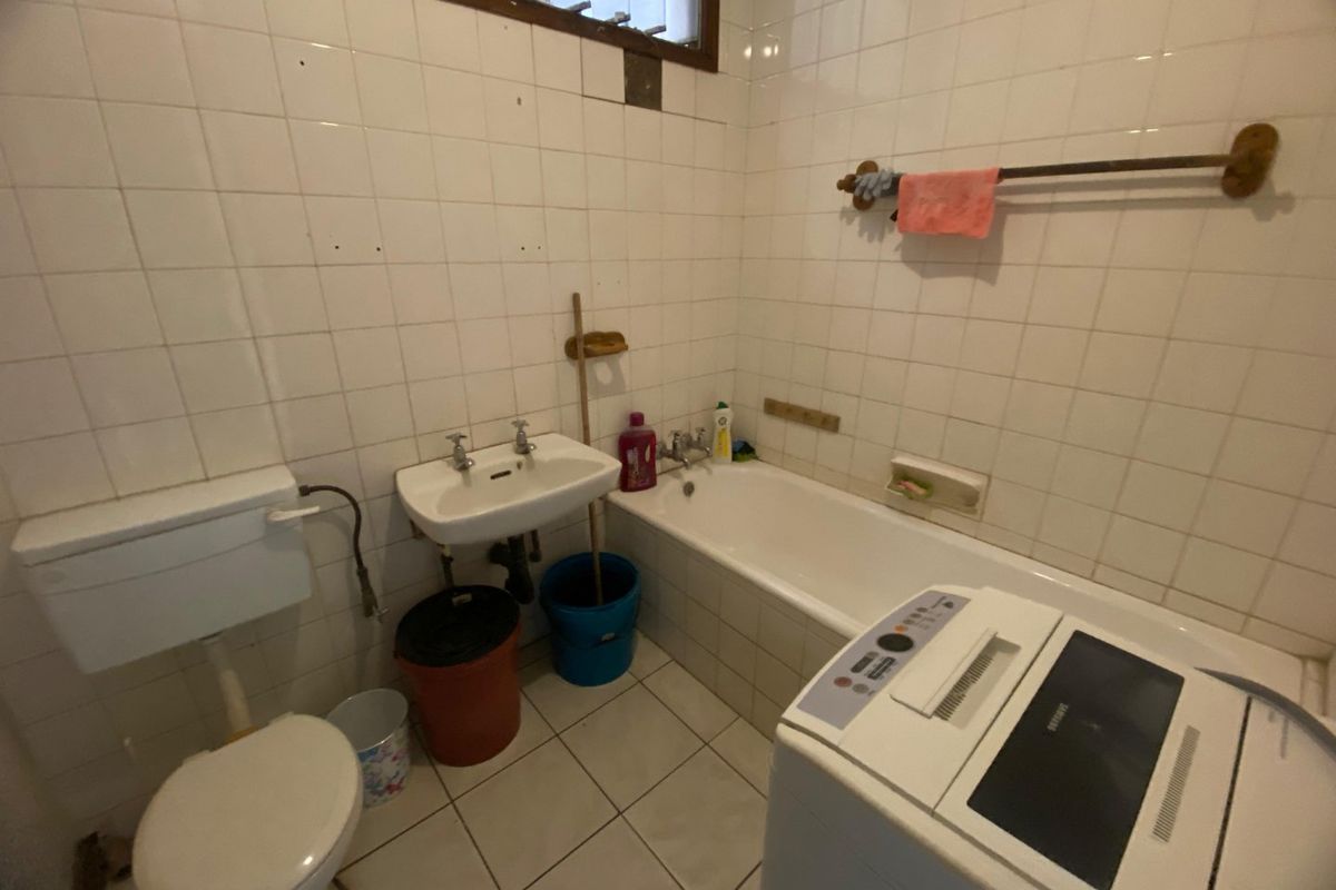 2 Bedroom Apartment in Sunnyside - Photo 4