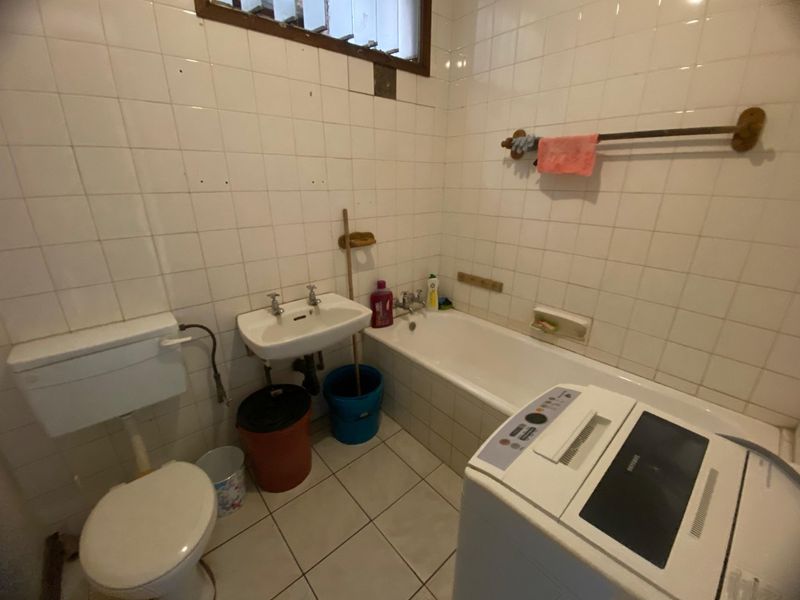 2 Bedroom Apartment in Sunnyside - Photo 4