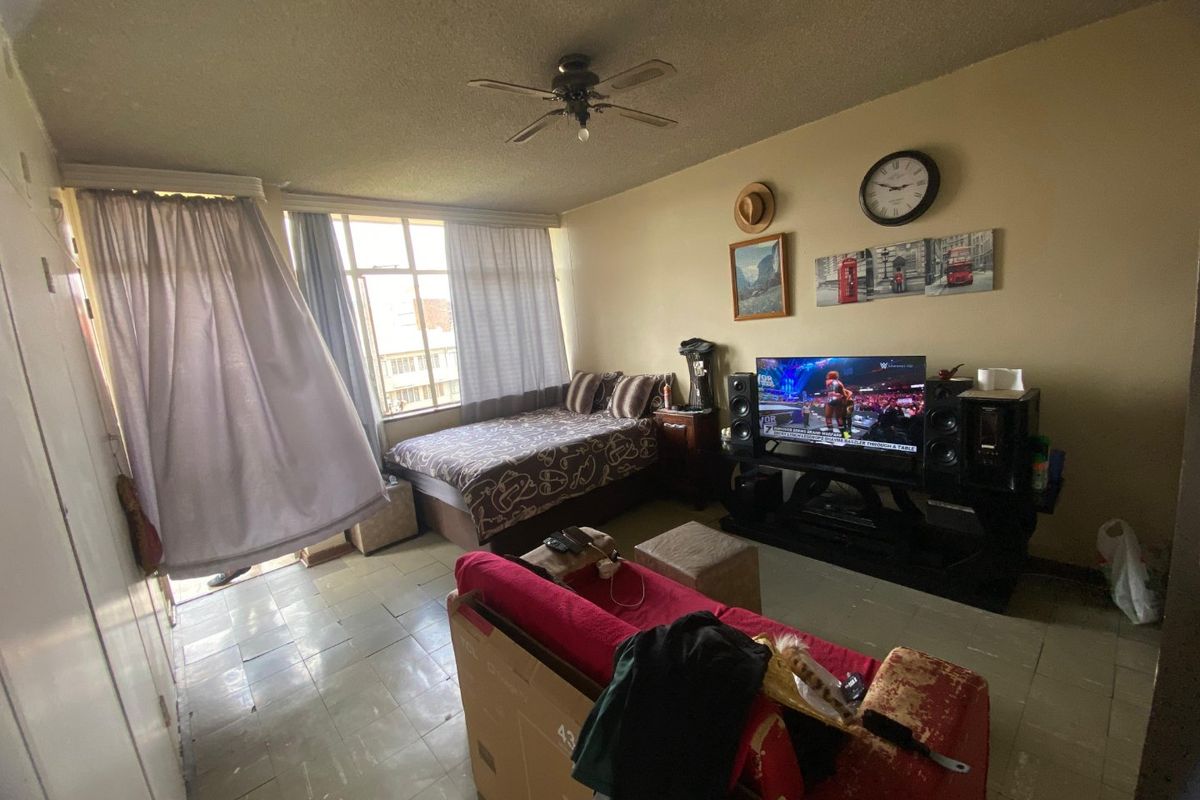 2 Bedroom Apartment in Sunnyside - Photo 3