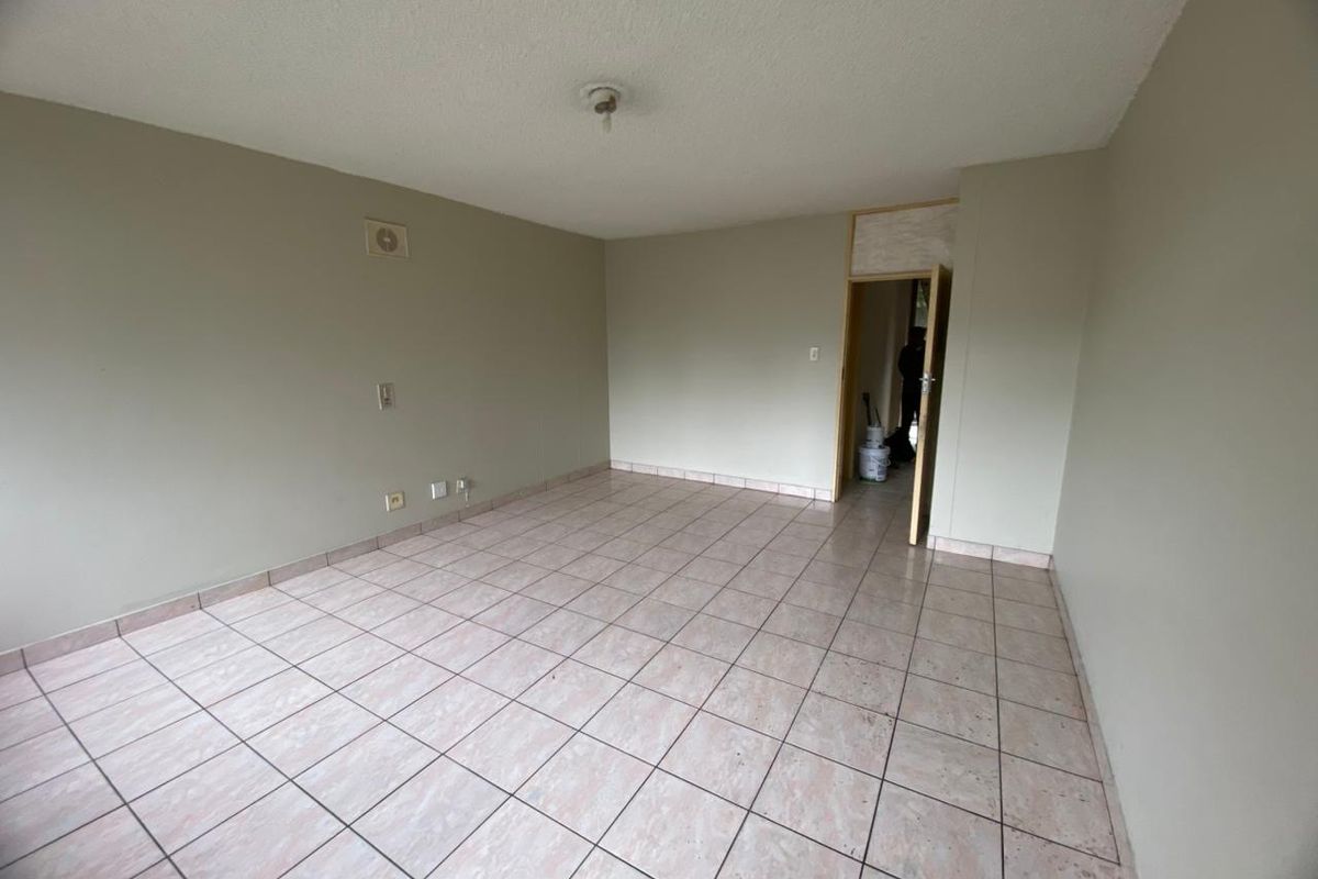 2 Bedroom Apartment in Sunnyside - Photo 5