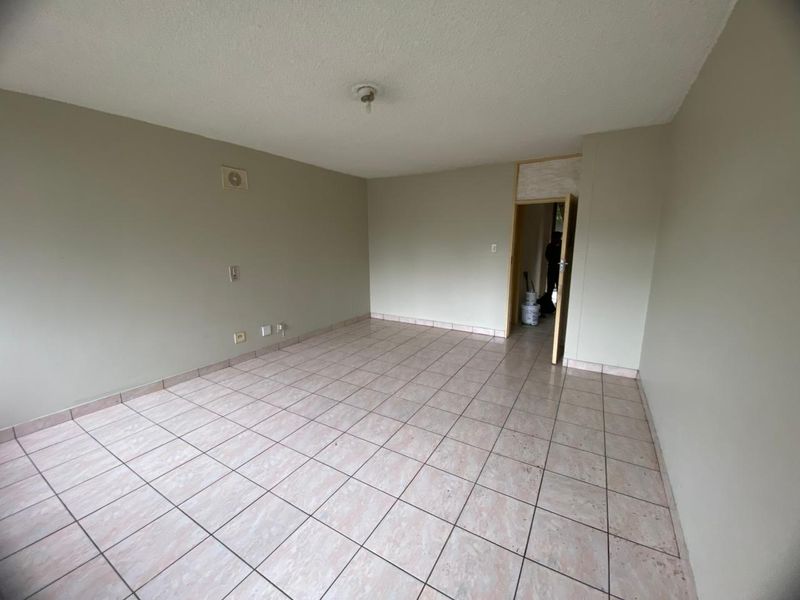 2 Bedroom Apartment in Sunnyside - Photo 5