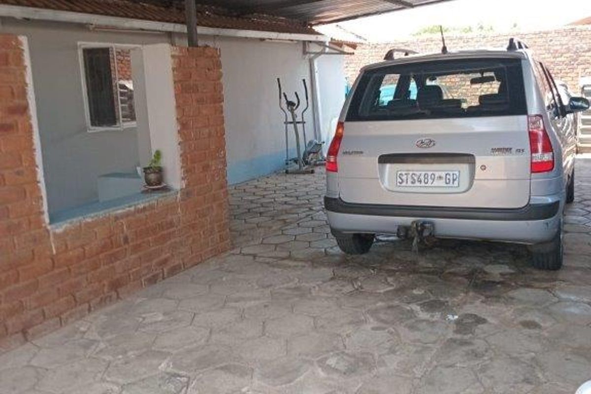 3 Bed House in Pretoria West for Sale - Photo 2