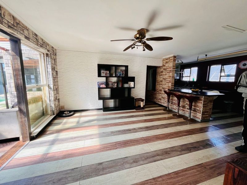 4 Bedroom house in Wavecrest, Strandfontein - Photo 8