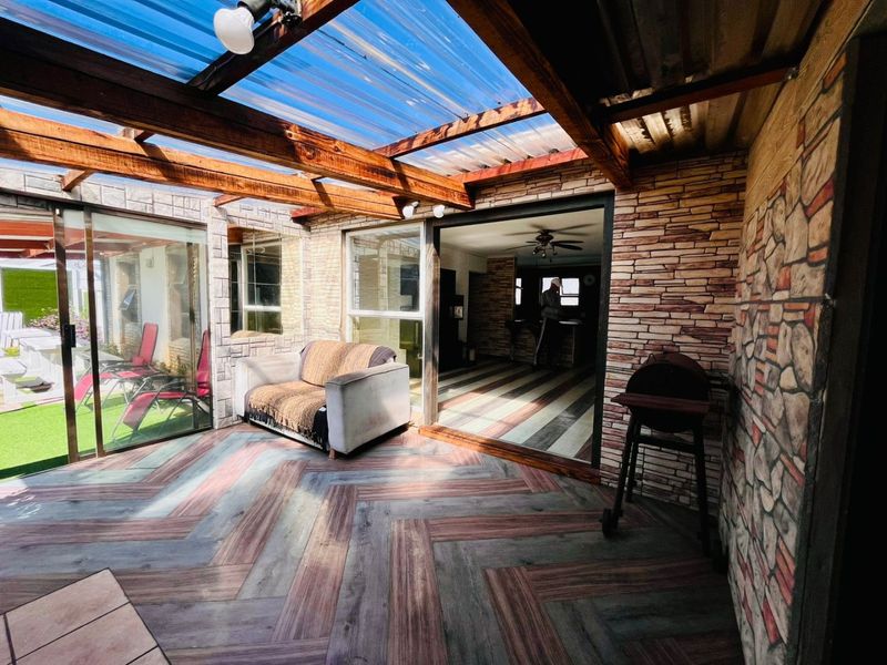 4 Bedroom house in Wavecrest, Strandfontein - Photo 7