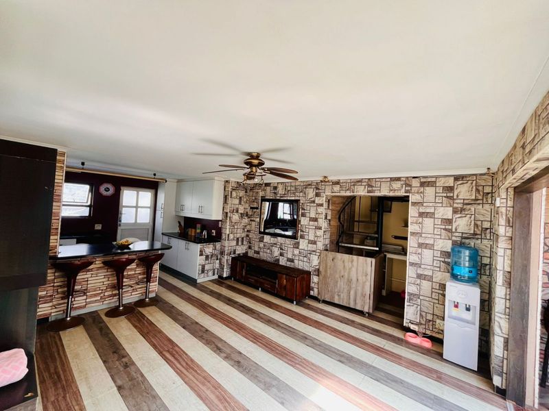 4 Bedroom house in Wavecrest, Strandfontein - Photo 9