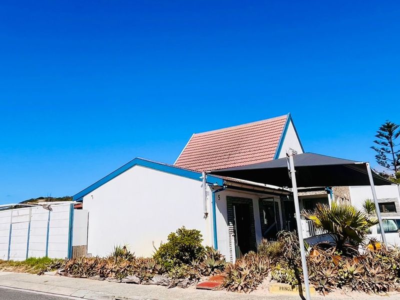 4 Bedroom house in Wavecrest, Strandfontein - Photo 3