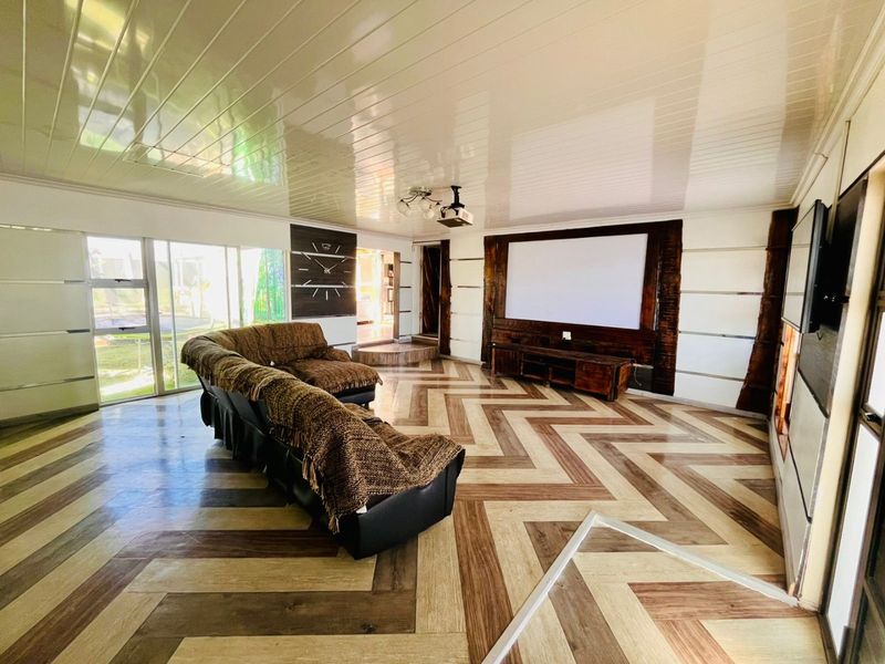 4 Bedroom house in Wavecrest, Strandfontein - Photo 4