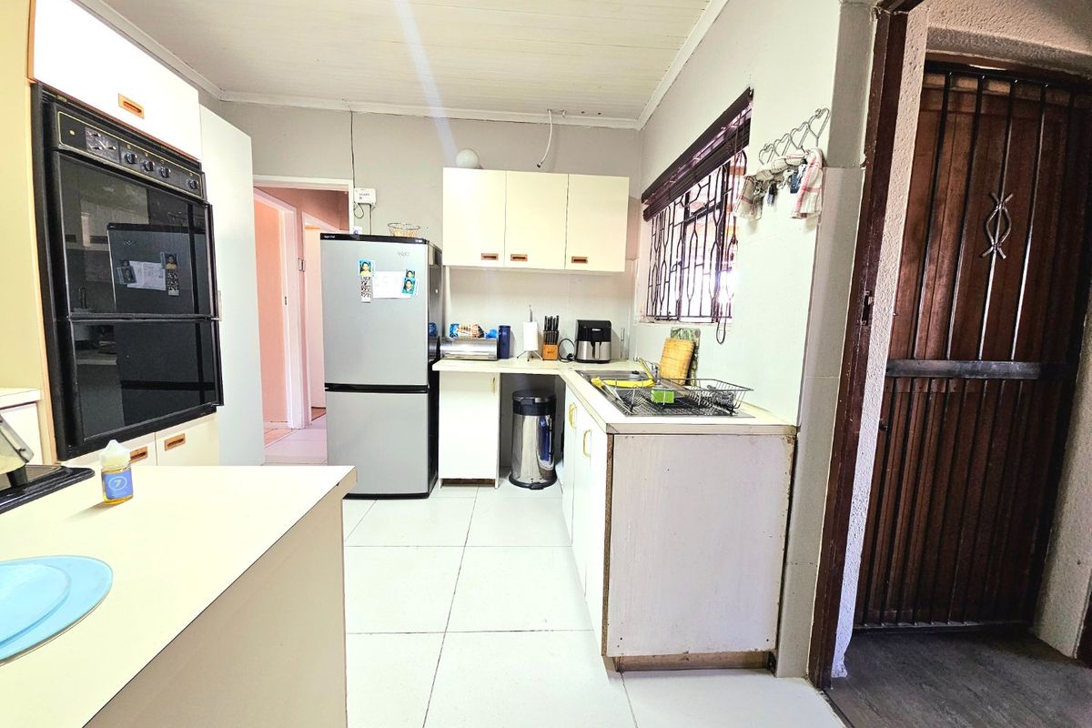 Three bedroom house situated on a 428 square metre plot - Photo 2