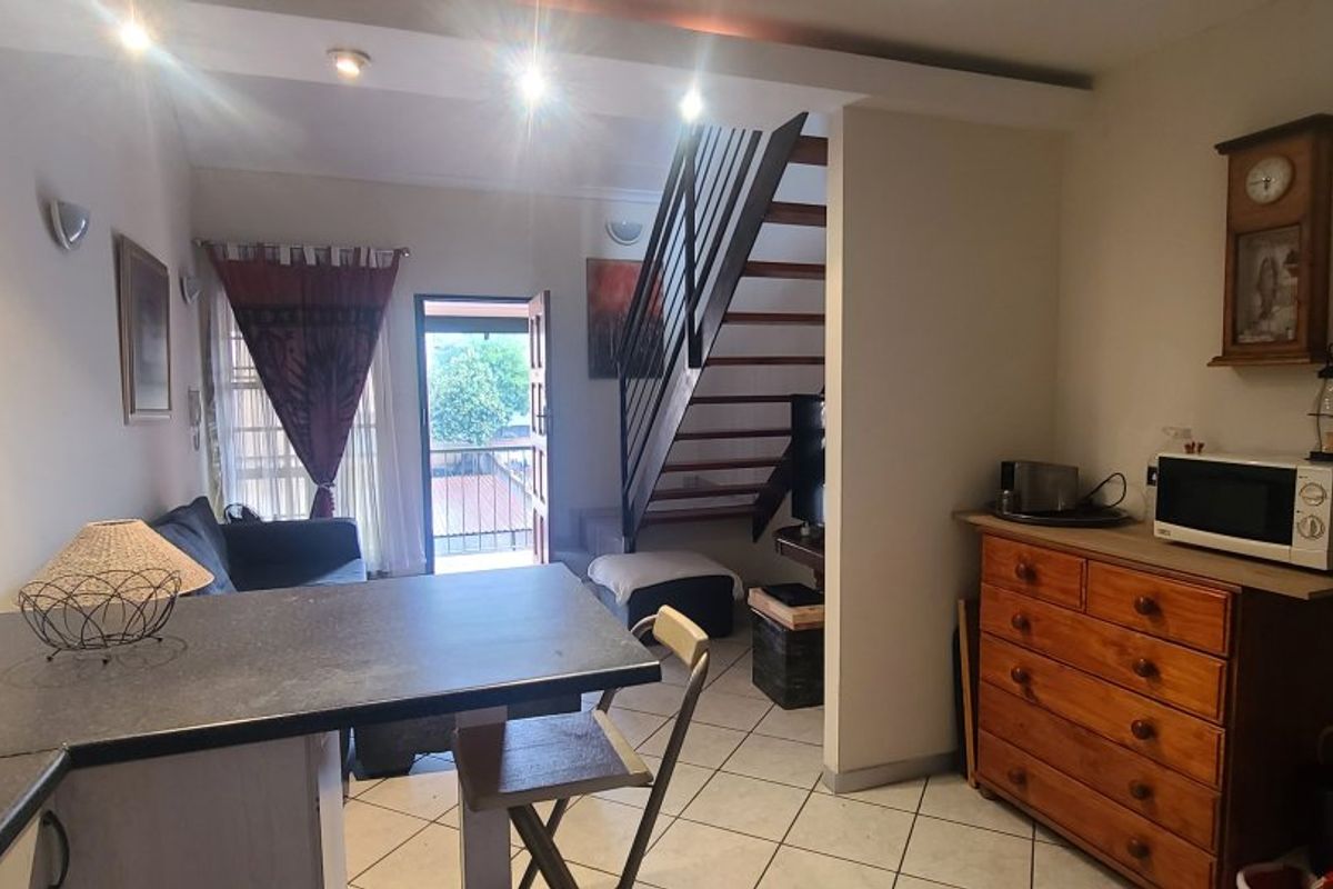 Stylish 1-Bedroom Apartment with Pool & Garage - Photo 2