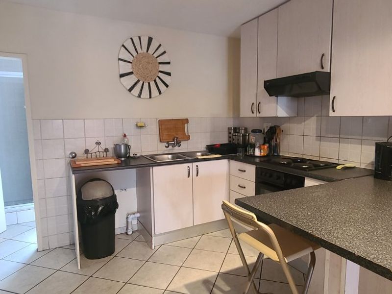 Stylish 1-Bedroom Apartment with Pool & Garage - Photo 3