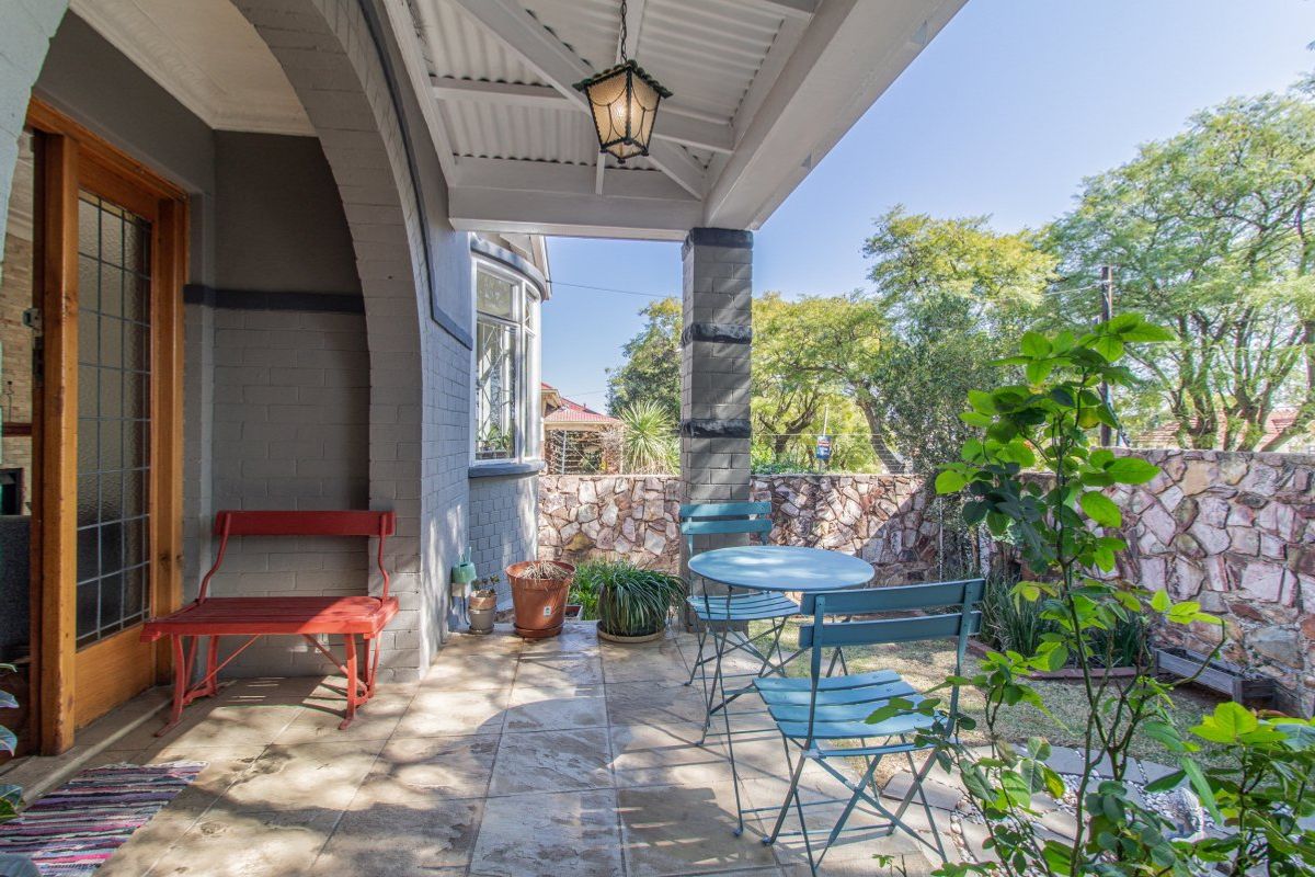 Spacious Family Home on 990 m2 Stand with Pool, Solar & Entertainment Room - Photo 5