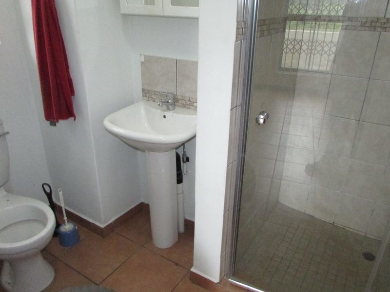 4 Bedroom home in secure complex  - Photo 9