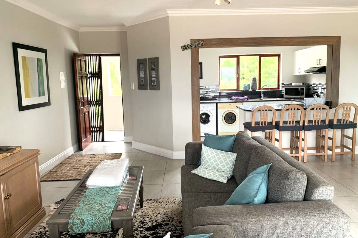 Stunning Single Storey 3 Bedroom Unit. - Photo 4