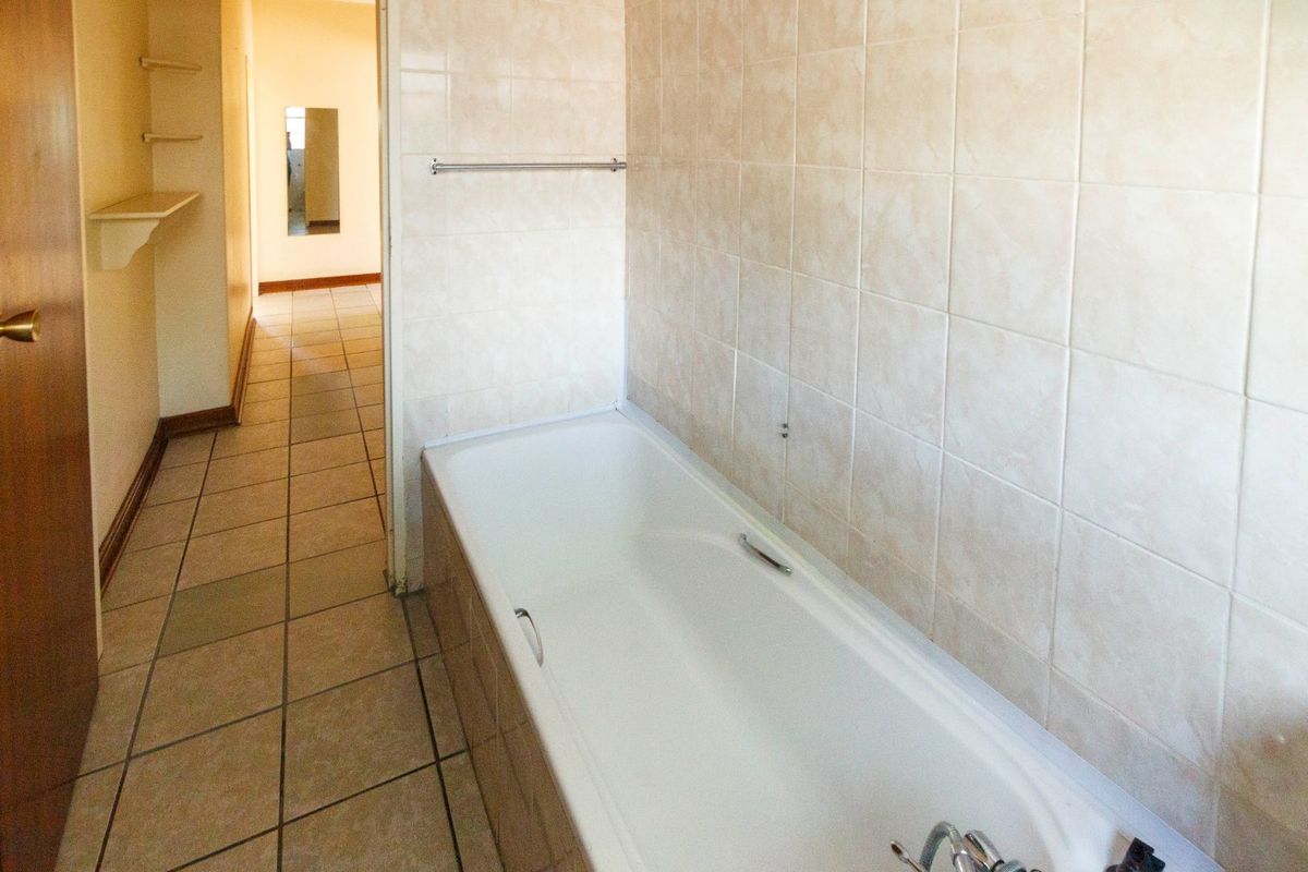 Spacious 3 Bedroom Apartment in Florida Hills - Photo 5