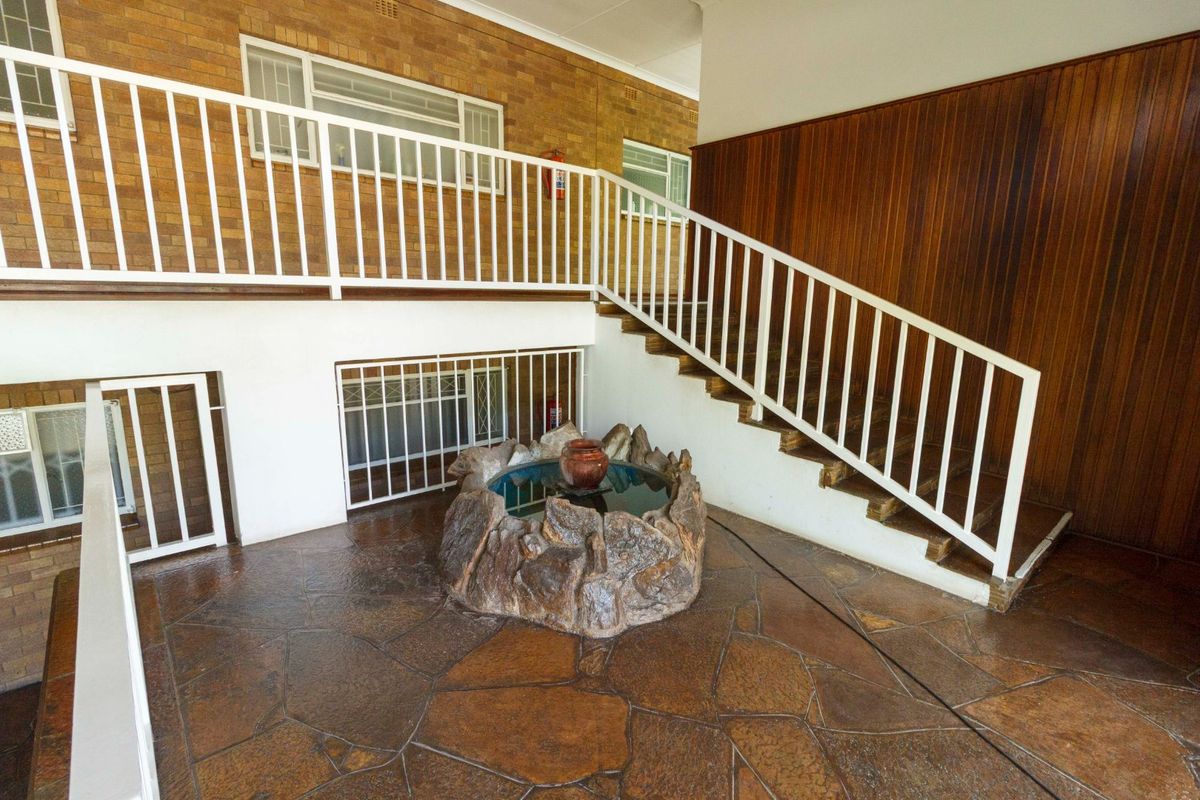 Spacious 3 Bedroom Apartment in Florida Hills - Photo 2