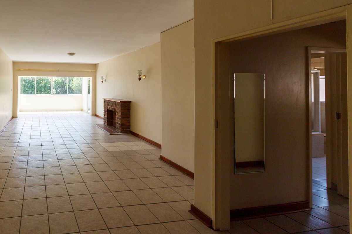 Spacious 3 Bedroom Apartment in Florida Hills - Photo 3