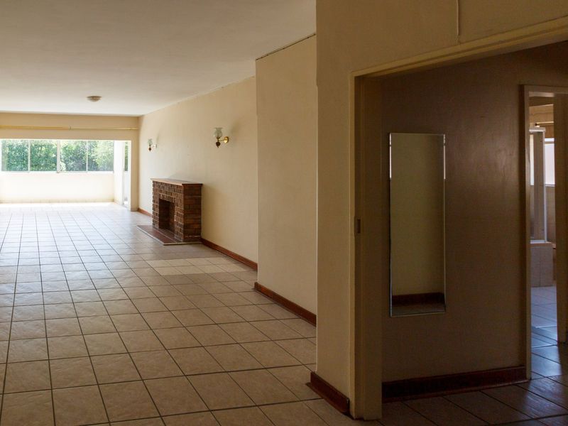 Spacious 3 Bedroom Apartment in Florida Hills - Photo 3