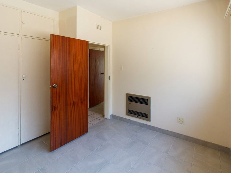 Spacious 3 Bedroom Apartment in Florida Hills - Photo 9