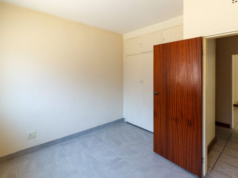 Spacious 3 Bedroom Apartment in Florida Hills - Photo 8