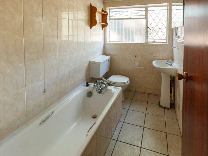 Spacious 3 Bedroom Apartment in Florida Hills - Photo 4