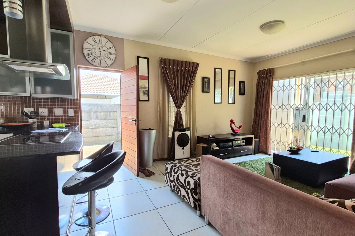 Perfect 2-Bedroom Pet friendly home in a prime Location of Amorosa. - Photo 3