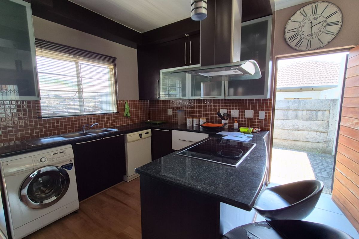 Perfect 2-Bedroom Pet friendly home in a prime Location of Amorosa. - Photo 2