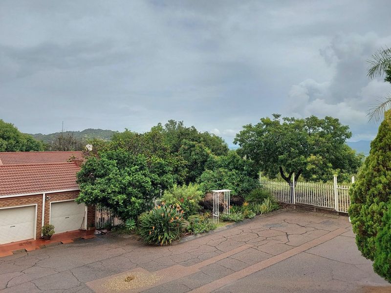 Townhouse in Secure Complex Brits NW - Photo 2