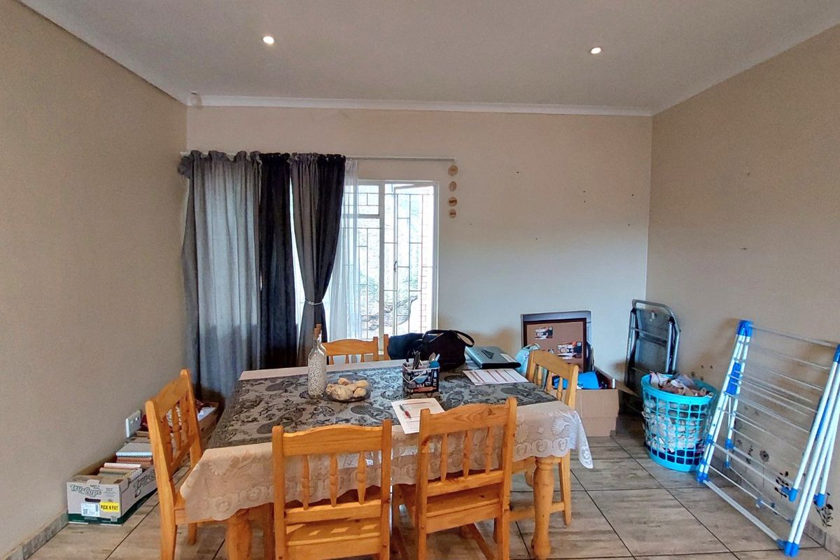 Townhouse in Secure Complex Brits NW - Photo 5