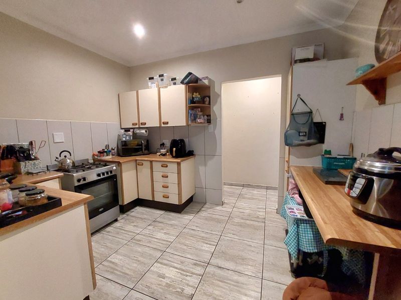 Townhouse in Secure Complex Brits NW - Photo 7